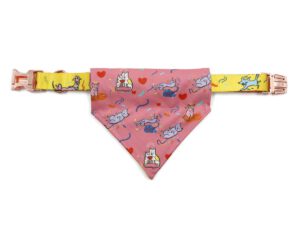 Różowa graficzna reklamowa bandana dla psa z nadrukiem firmowym od AMGS Group!
