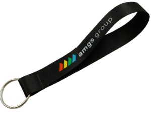 Edler kurzer Schlüsselanhänger in tiefem Schwarz mit robustem Metallring, ideal für einen professionellen und stilvollen Auftritt Ihrer Marke. Erhältlich bei AMGS Group.