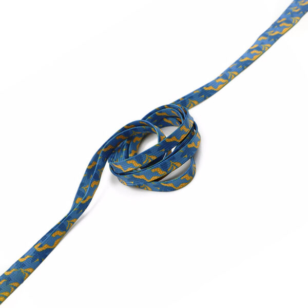 Blaue Schnürsenkel mit gelbem Grafikmuster – gerollt und einzeln verpackt.