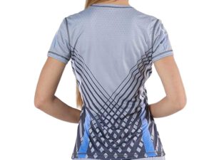 Back of the women’s sublimated SPORT T-shirt in light grey with a dynamic geometric pattern in shades of graphite and blue. Breathable fabric and feminine cut ensure comfort during physical activity. Get inspired and order your model at AMGS Group.