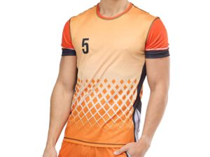 Maglietta tecnica uomo elasticizzata, tessuto poliestere leggero ad asciugatura rapida, design arancione disponibile da AMGS Group.