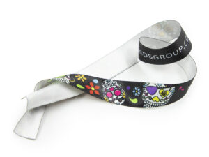 Personalized corporate ribbon 15mm showing white reverse side (one-sided print). Promotional gadget with branding. Manufacturer AMGS Group.